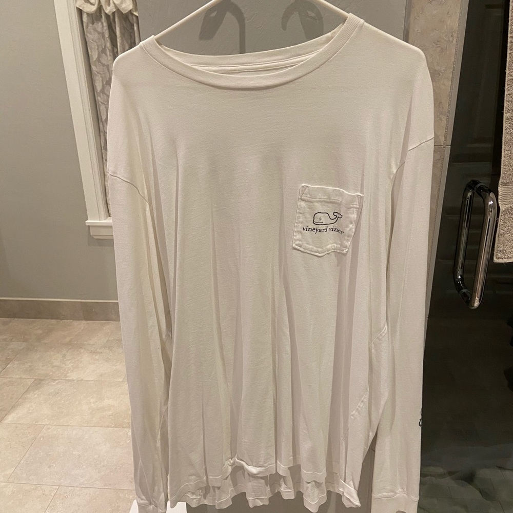 Vineyard vines long sleeve white T-shirt